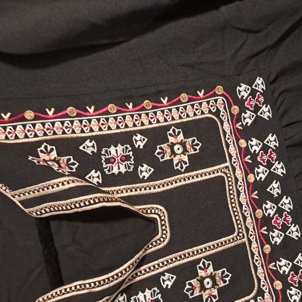 New 3/4 sleeve embroidered top - Picture 12 of 16